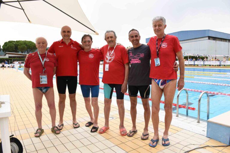 In vasca alla soglia di novanta anni per battere i record e dimostrare che lo sport fa bene alla salute e nella vita tutto è possibile