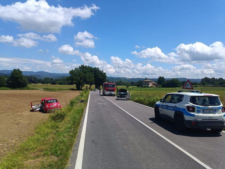Frontale tra due auto a Lerchi: due persone in ospedale