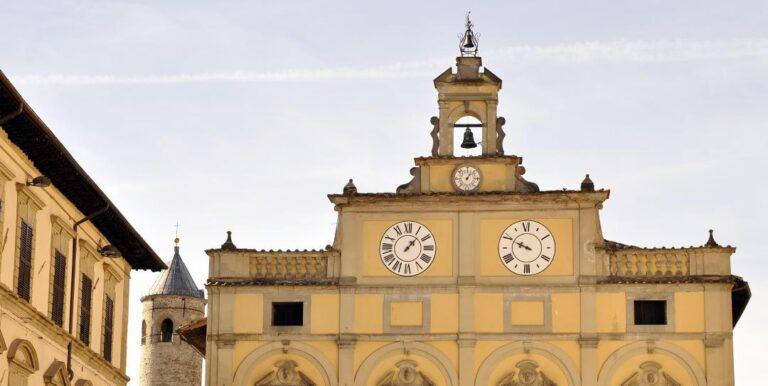 L’orologio a due quadranti sulla facciata del palazzo del Podestà tornerà a scandire le ore dei tifernati grazie all’associazione “Gli Amici del Cuore”