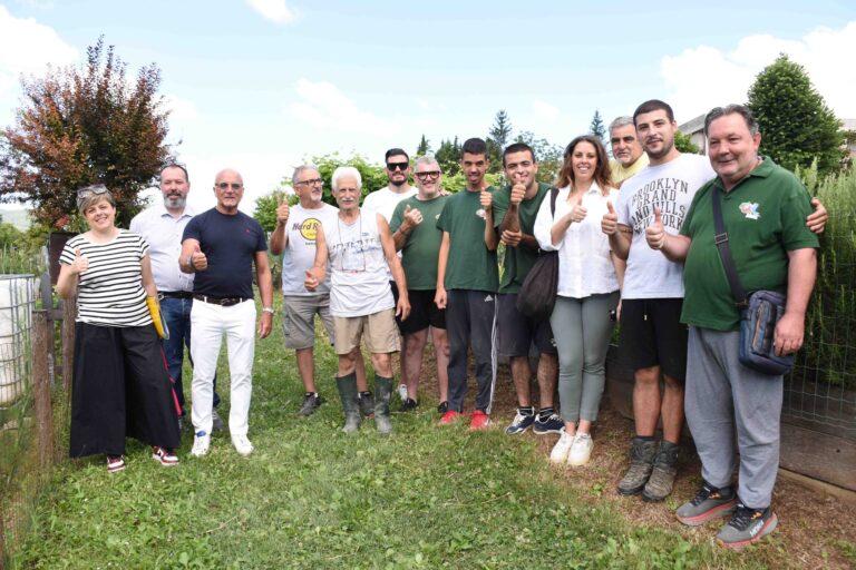 Zucchine, pomodori, insalata e patate “solidali”. Proseguono con successo gli orti “sociali” a Città di Castello