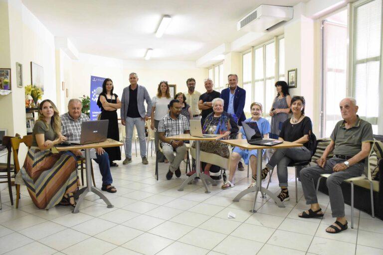 Digitale “d’argento”: hi-tech a portata di anziani e categorie sociali “fragili” grazie ad un innovativo progetto messo a punto dal servizio DigiPASS, dalla Scuola di Arti e Mestieri “G.O. Bufalini” e Cooperativa Sociale “La Rondine”