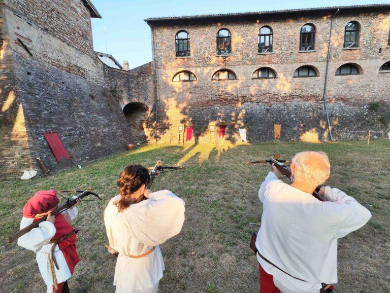 I balestrieri della Compagnia di Città di Castello tornano a tirare sotto le mura urbiche