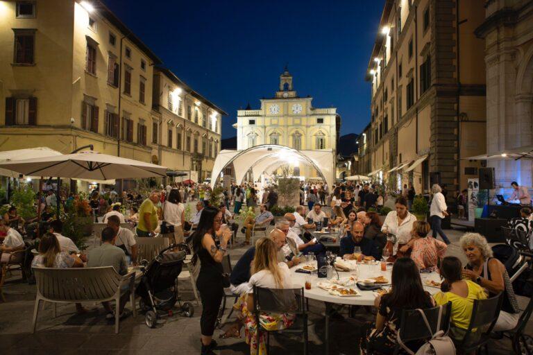Bilancio molto positivo per la quarta edizione, la prima aperta al pubblicoCittà di Castello, tanti buongustai in piazza per la Festa del raccolto di Molini Fagioli