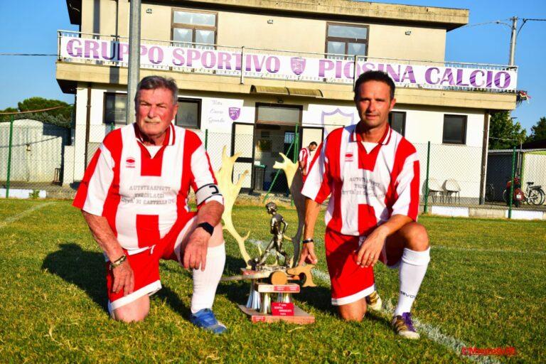 Alla soglia di 84 anni scende ancora in campo per la classica sfida di calcio fra scapoli e ammogliati a Piosina: il record di Lorenzo Guazzolini, imprenditore e sportivo di lungo corso