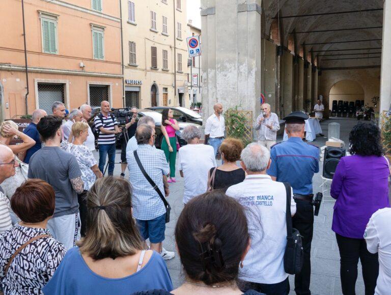 L’orologio a due quadranti sulla facciata del palazzo del Podestà è tornato a “battere”