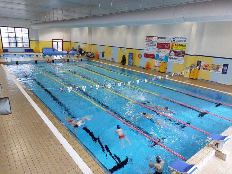 Boom di iscrizioni ai corsi di nuoto della piscina comunale: nella prima giornata di apertura raccolte 320 adesioni, con un flusso incessante di utenti che ha costretto Polisport agli straordinari