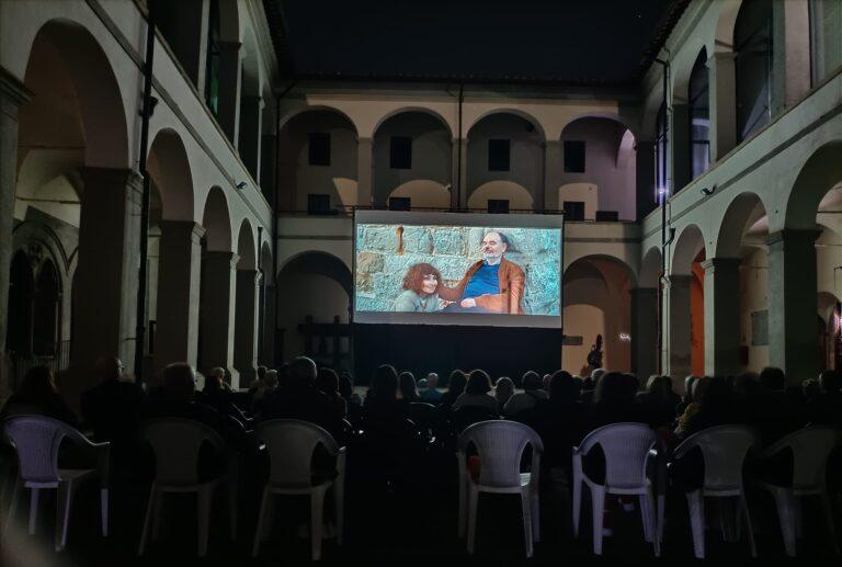 Sansepolcro saluta con successo il “Cinema sotto le Stelle” al Chiostro di Santa Chiara