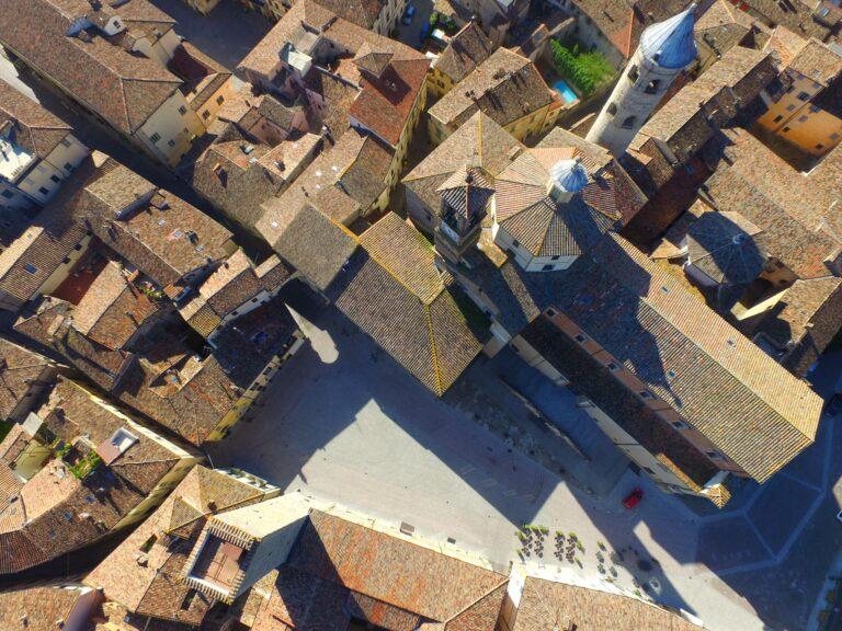 Prorogati fino al 10 settembre le limitazioni in materia di vendita e somministrazione di bevande in contenitori di vetro e metallo e il divieto di utilizzo di contenitori di vetro e metallo nel centro storico