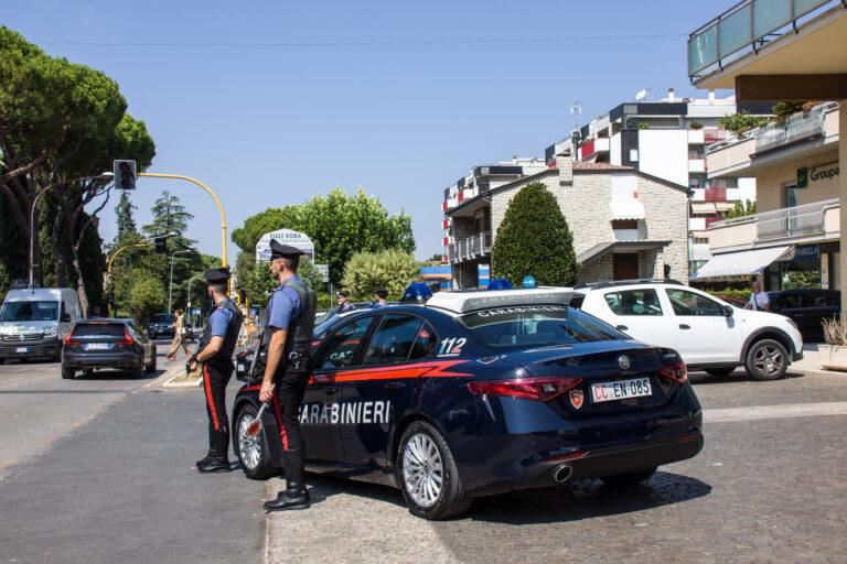 Bastia Umbra: sorpassa i Carabinieri ad alta velocità, una volta fermato li aggredisce. Arrestato