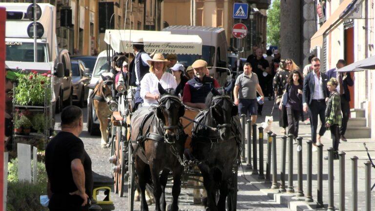 Turismo lento in carrozza insieme a ragazzi con disabilitàViaggio paradriving dal Santuario della Verna alla Mostra del cavallo di Città di Castello