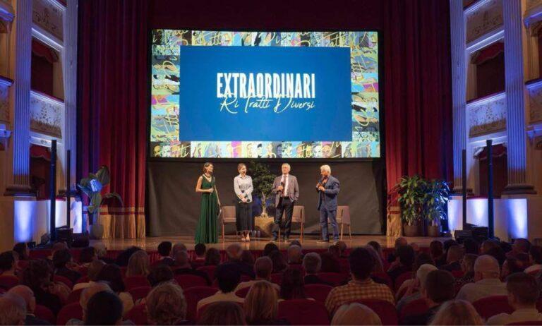 Festival dei talenti e delle “eccellenze”: solo posti in piedi a teatro e applausi a scena aperta per la seconda edizione, di “Extraordinari Ri-Tratti Diversi 2024