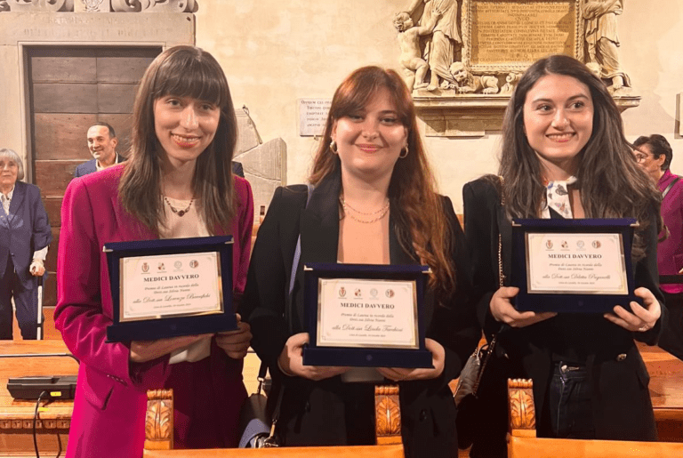 Le congratulazione della Dirigente Scolastica prof. Marta Boriosi insieme ai docenti e al personale tutto del Liceo “Plinio il Giovane” si congratulano con le dott.se Beccafichi, Tacchini e Paganelli ex alunne del Liceo Tifernate per il prestigioso premio ricevuto