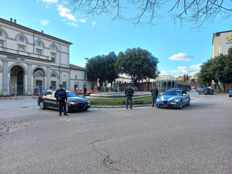 Perugia: aggredisce il personale sanitario, 38enne arrestato dai Carabinieri, con l’ausilio di personale della Questura di Perugia