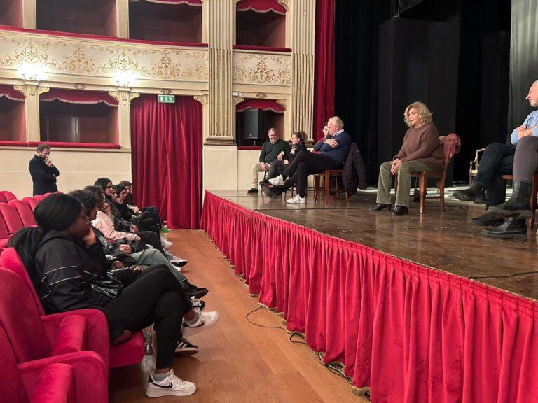 Oltre 530 spettatori per “Il fu Mattia Pascal”, anteprima nazionale alla Stagione di prosa e danza del Teatro degli Illuminati di Città di Castello