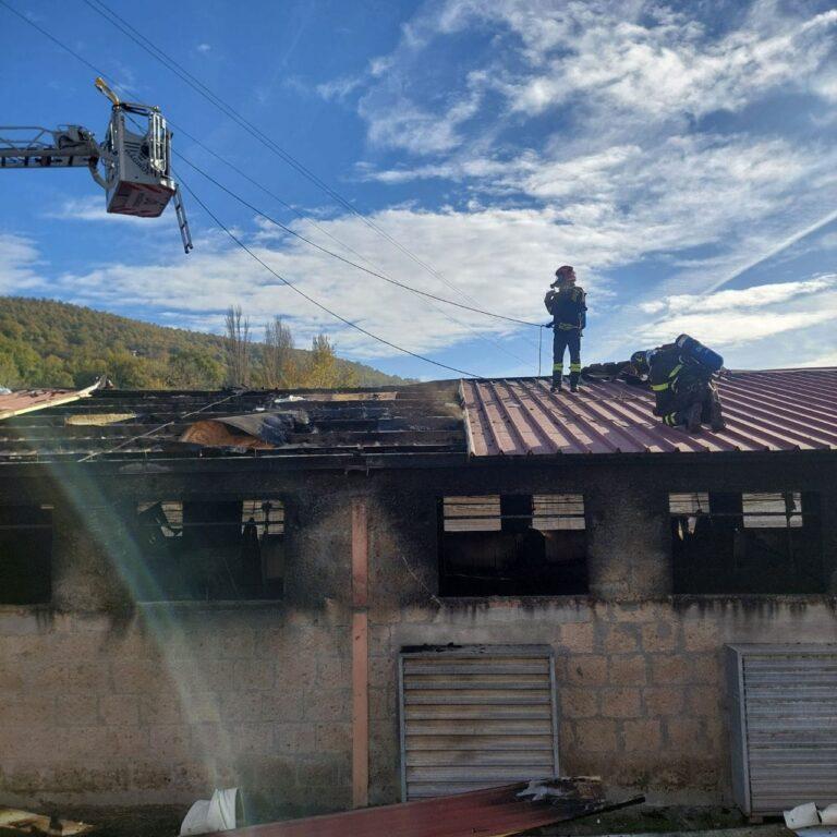 Incendio a Ripole di Città di Castello, coinvolta azienda avicola, sul posto servizio Veterinario dell’ASL e i tecnici di ARPA Umbria e Vigili del fuoco