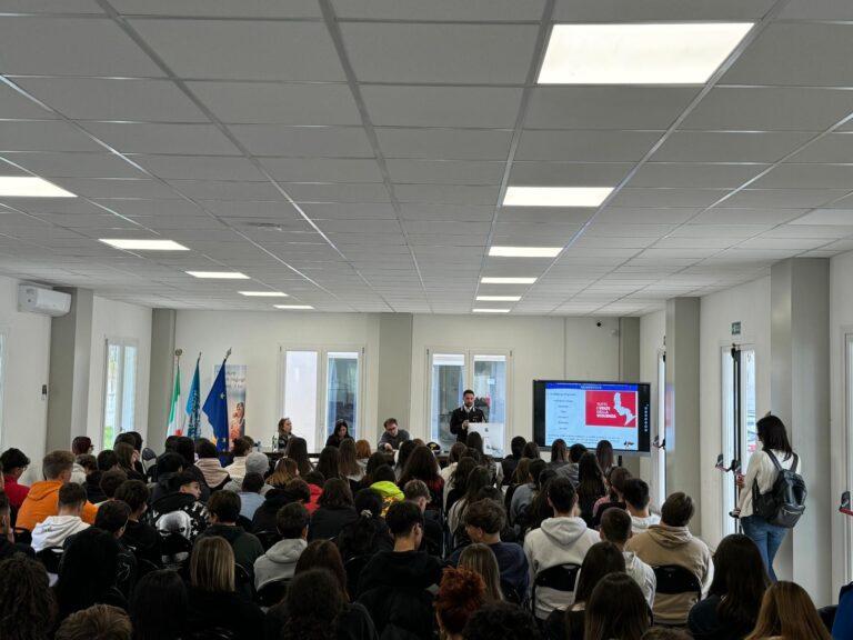 Norcia e Cascia: violenza di genere e tutela delle vittime vulnerabili, lezione dei Carabinieri nelle scuole superiori