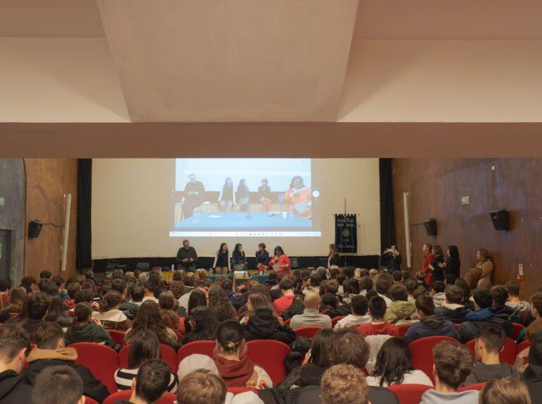 “Condizione femminile in Afghanistan” evento questa mattina alla presenza di tantissimi studenti delle Scuole Superiori di Città di Castello organizzati da Inner Wheel