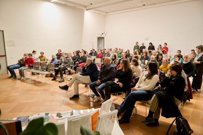 Associazione Italiana Persone Down – Sezione di Perugia: è stato presentato calendario 2025 dal titolo “Ogni vita è una favola e ogni favola è una vita” e donata una collezioni di libri sulla disabilità