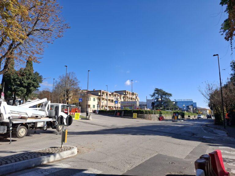 Proseguono i lavori All’incrocio di Porta del Castello, attivata la nuova illuminazione pubblica