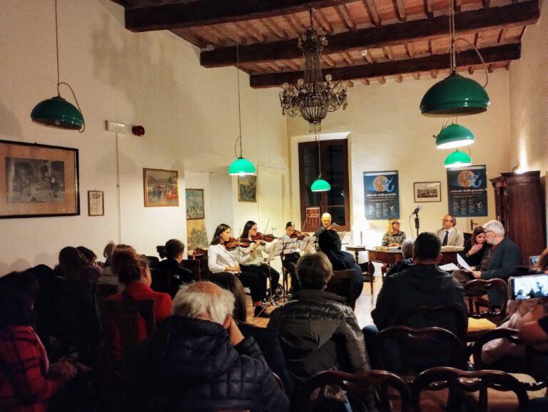 Successo per il quinto ed ultimo evento del Circolo della Poesia “Canzoniere scritto solo per amore”, raccolta poetica di Daniele Piccini