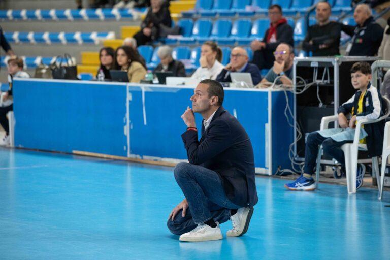 “Risolveremo i problemi del momento perché abbiamo lepotenzialità per farlo, ma il campionato è corto e occorredarsi una mossa”, dichiara il tecnico Marco Bartolini