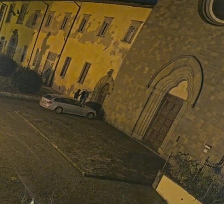 Atti vandalici fontana piazza Garibaldi e chiesa di San Francesco, individuati i responsabili