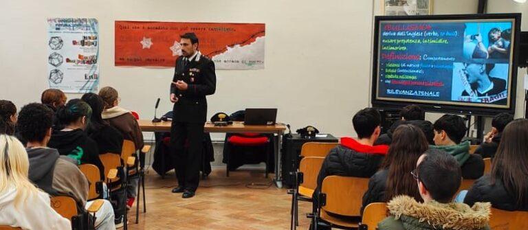 Sansepolcro. I Carabinieri incontrano gli studenti tra i banchi di scuola