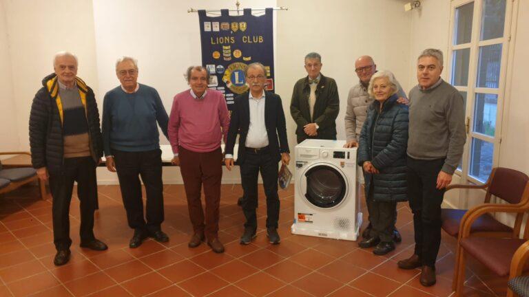 Il Lions Club di Umbertide dona una asciugatrice alla residenza protetta “G. Balducci”