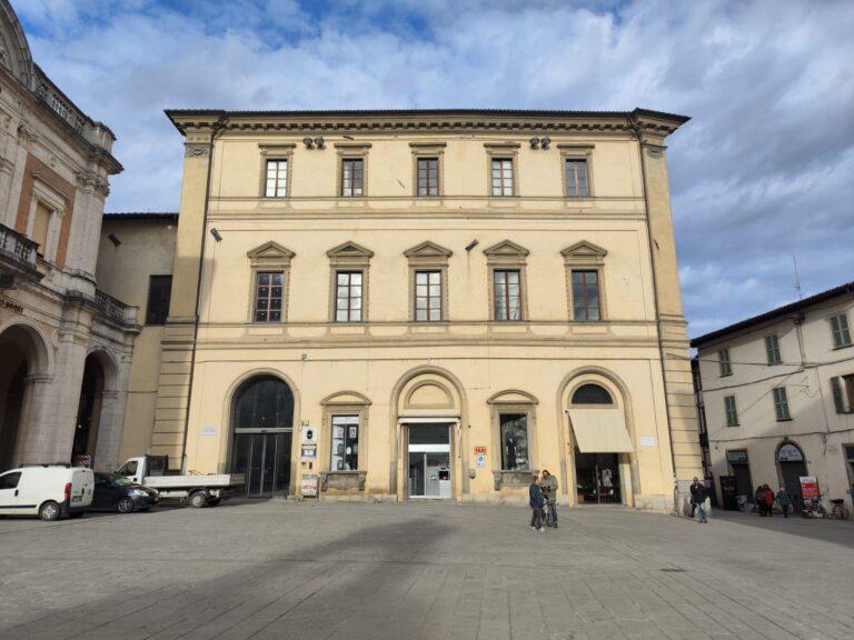 Per l’utilizzo delle sale di rappresentanza di Palazzo Bufalini pensiamo a un regolamento: la Sala degli Specchi potrebbe essere concessa anche per celebrare matrimoni”. Il sindaco Secondi risponde a Lignani Marchesani (Castello Civica) in consiglio comunale