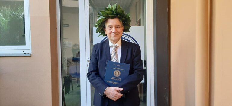 “Dottore” a settanta anni: il sogno di una vita si è concretizzato Ivano Rampi,  laurea a Firenze Facoltà di Psicologia, discutendo la tesi su “Effetti della comunicazione e dell’uso dei media digitali sul comportamento e sullo sviluppo individuale“. Dedica speciale alla sua famiglia e agli anziani ospiti della Residenza Protetta “Muzi Betti”