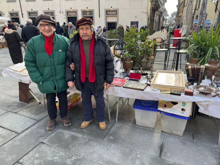 Una domenica “speciale” fra le bancarelle dell’antiquariato, collezionismo e vintage di “Retrò”