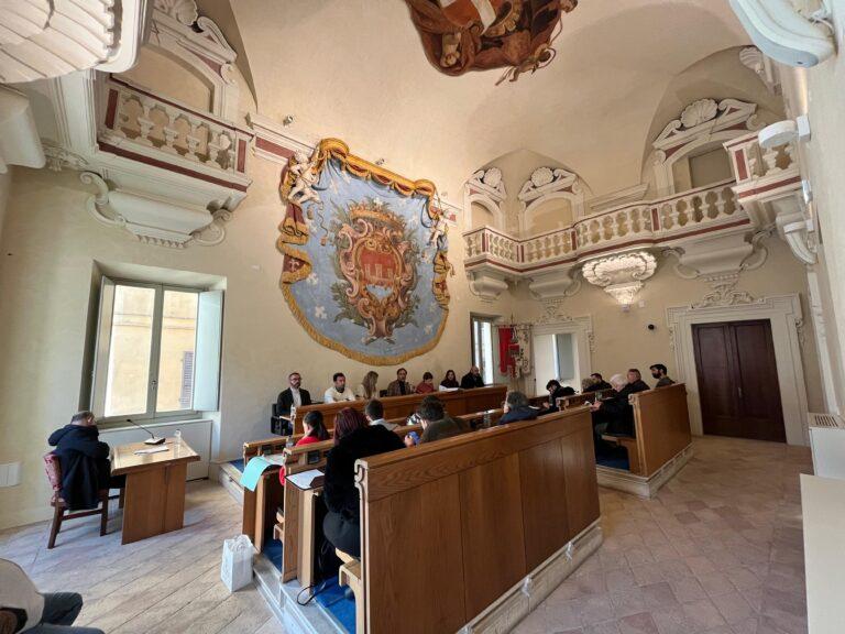Umbertide: approvato il bilancio di previsione 25/27. Conti in ordine e tariffe invariate per asili nido, mensa e trasporti scolastici