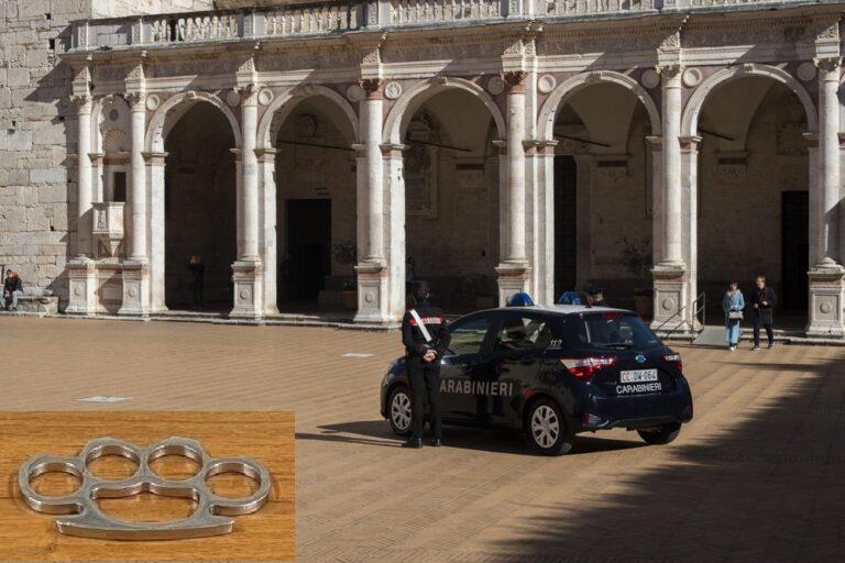 Spoleto: aggressione nel centro abitato, i Carabinieri denunciano i responsabili