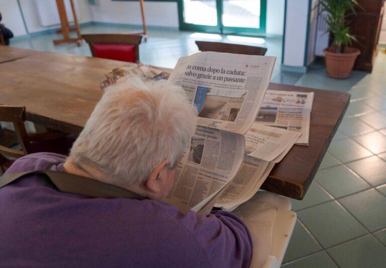 Leggere ogni giorno, da quotidiani, riviste e libri, fa bene e aiuta a vivere meglio, ad ogni età: il progetto “Edicola alla residenza protetta”, il primo di questo genere in Italia riservato agli ospiti, anziani e adulti della ASp “Muzi Betti”