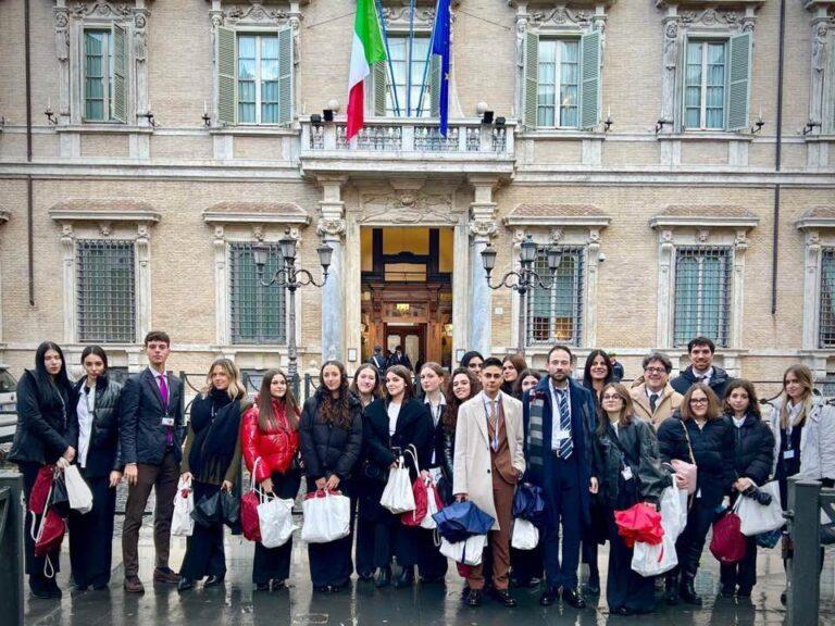 Il liceo Europeo San Francesco di Sales sul podio del Senato con un progetto sul “Vinosanto e Alta Valle del Tevere: gli effetti del cambiamento climatico su una tradizione locale secolare”