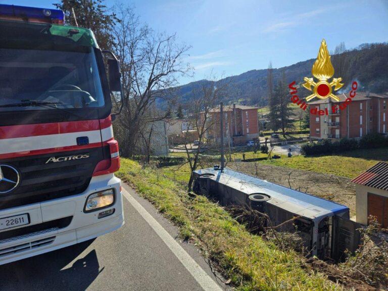 Incidente stradale a Pietralunga: in corso le operazioni di recupero dell’autobus