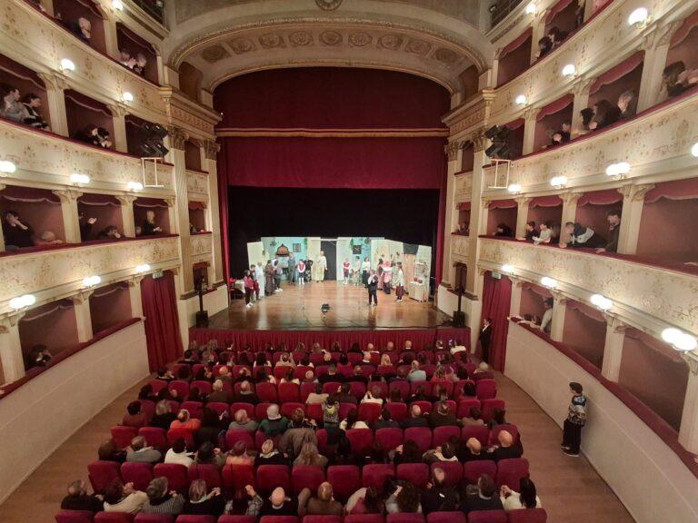 Teatro degli Illuminati: oltre 300 spettatori per l’apertura di Teatro a Chilometro Zero Città di Castello