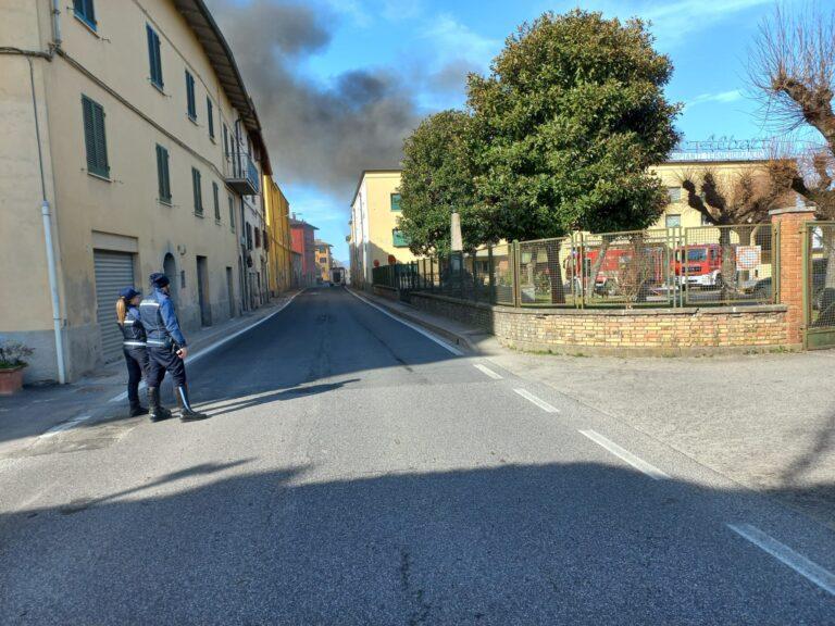 Incendio in un capannone a Lerchi (Città di Castello): intervento dei Vigili del Fuoco in fase di conclusione