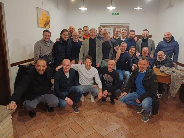 (Ex) giovani biancorossi a convegno. Felice rimpatriata per i membri di uno fra i migliori gruppi in forza al Città di Castello