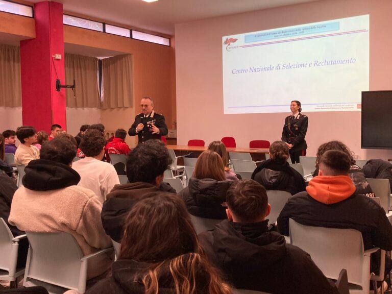 Foligno: contrasto al bullismo e cyberbullismo, i Carabinieri incontrano gli studenti