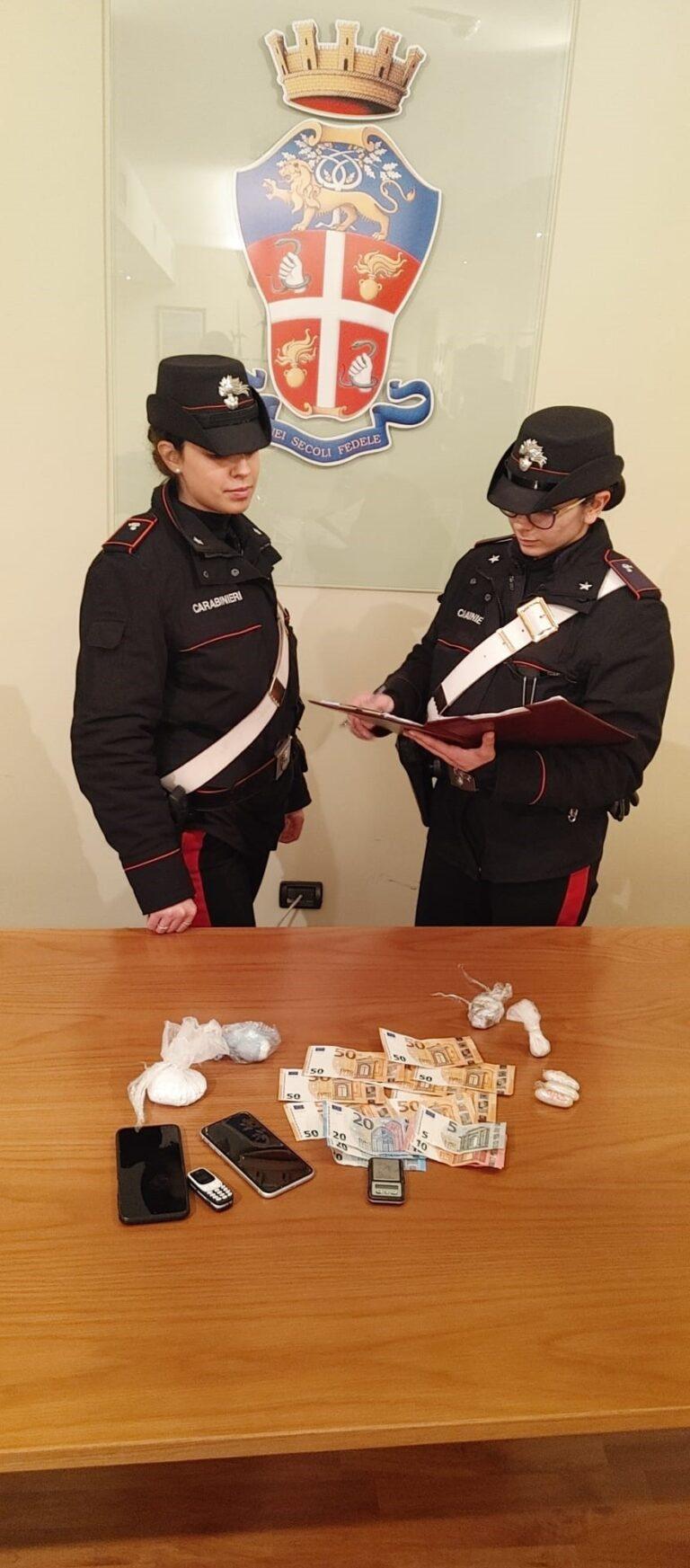 Perugia: arrestato dai Carabinieri 31enne che, agli arresti domiciliari, aveva organizzato in casa una piccola centrale di spaccio, con oltre 150 grammi di droga.