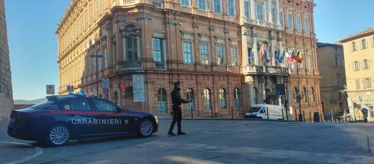 Perugia: chiede soldi al titolare in cambio del ritrovamento dei suoi documenti – donna arrestata dai Carabinieri