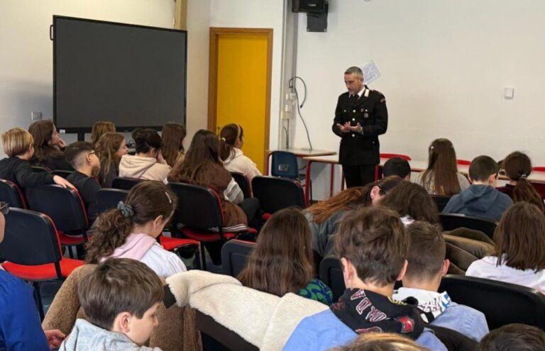 Deruta: i carabinieri incontrano oltre 1000 studenti. Lezioni su legalità, cyberbullismo e prevenzione