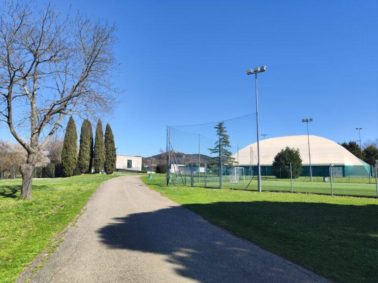 “Uno studio di fattibilità per la nuova segnaletica della cittadella sportiva di Belvedere”. L’assessore allo Sport Carletti risponde in consiglio comunale all’interrogazione di Minciotti (PD)