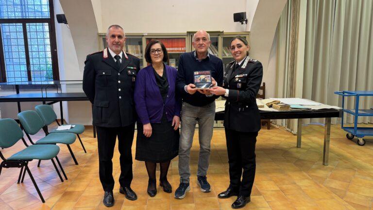 Perugia e provincia: “I Carabinieri del 1943”, un volume speciale dedicato al coraggio e all’impegno dell’Arma in uno dei momenti più difficili della storia italiana, consegnato ad archivi e istituti culturali