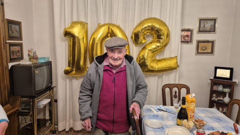 102 candeline per Italo Benucci, maestro dell’arte della tessitura a telaio a Città di Castello, storico caporeparto del lanificio Cecchi Lido e figli