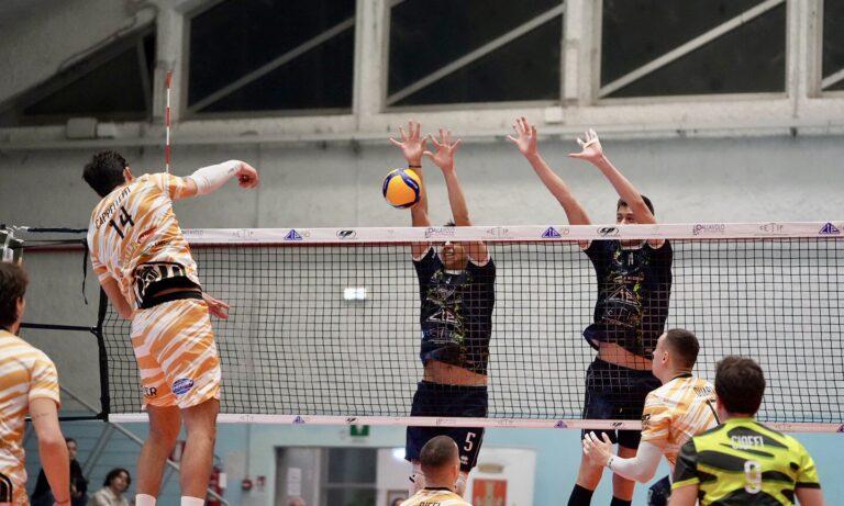 Impresa sfiorata da una buona ErmGroup Altotevere a Valenza: la Negrini Cte Acqui Terme vince in rimonta e di misura al tie-break, ma i biancazzurri mantengono in solitaria la quinta posizione della classifica a una giornata dal termine della stagione regolare  