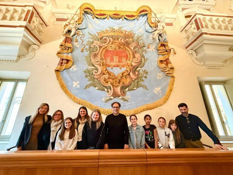 Le alunne della IVP di Pierantonio ricevute in comune dopo la vittoria al torneo regionale di scacchi