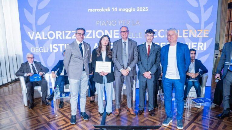 L’IIS Patrizi Baldelli Cavallotti settore AGRARIO trionfa al Vinitaly: menzione d’onore del Ministro Valditara per il Vino Passito. Plauso per questo risultato anche dall’amministrazione comunale