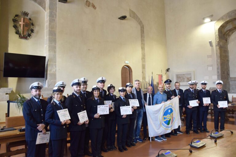 Consegna degli attestati del corso per Operatori di Polizia in collaborazione con l’ala “Discipline” della SSD Novamusica: impegnati donne e uomini della polizia Locale con il maestro, Daniele Russo, 5° dan Aikido e Formatore per la difesa personale